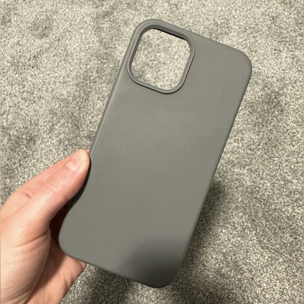 OTOFLY iPhone 12 Pro Max gray silicone case